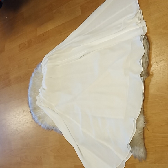 Patra 2 Piece Cream Lace Suit - Picture 10 of 15